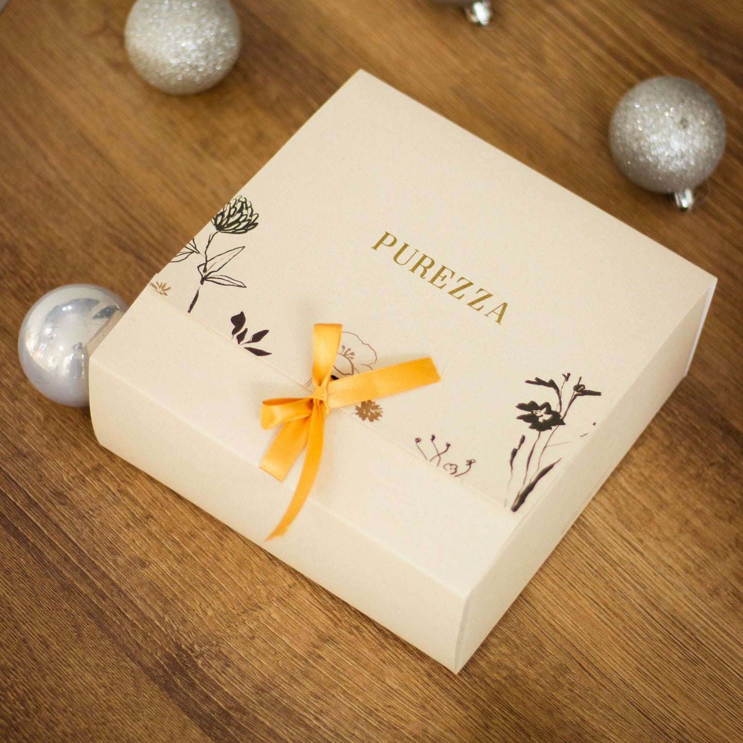 Caja regalo logo dorado